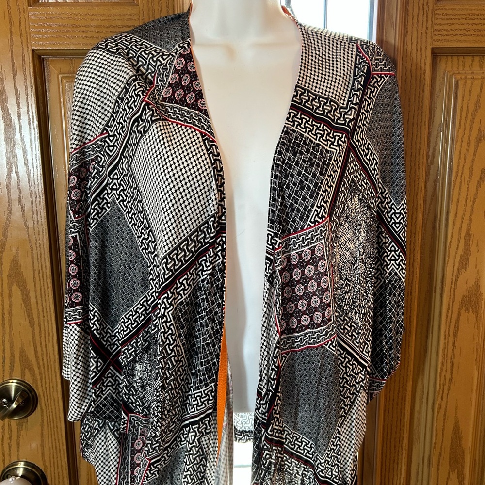 💚3/$25 Ellos Black and White Geometric Pattern Kimono large